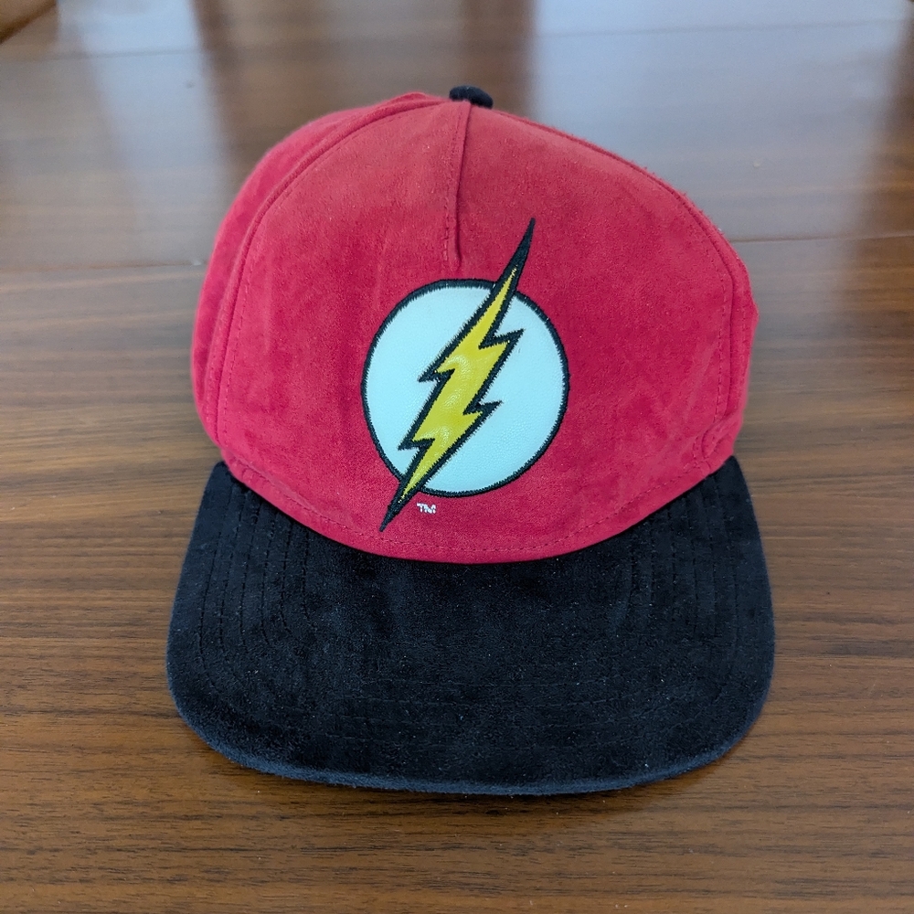 DC Comics Flash Hat Cap Snap Back Red Black Suede Embroidered Logo Pre Owned
